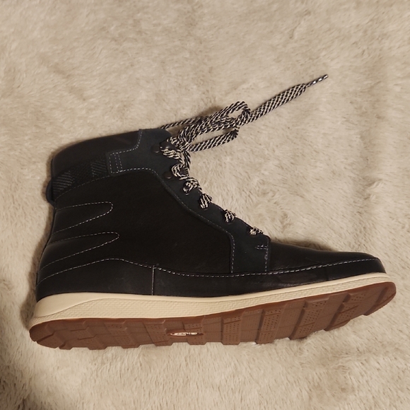 CHACO  WATERPROOF  Size 7. Black High-Top Women's Boots - Picture 6 of 15